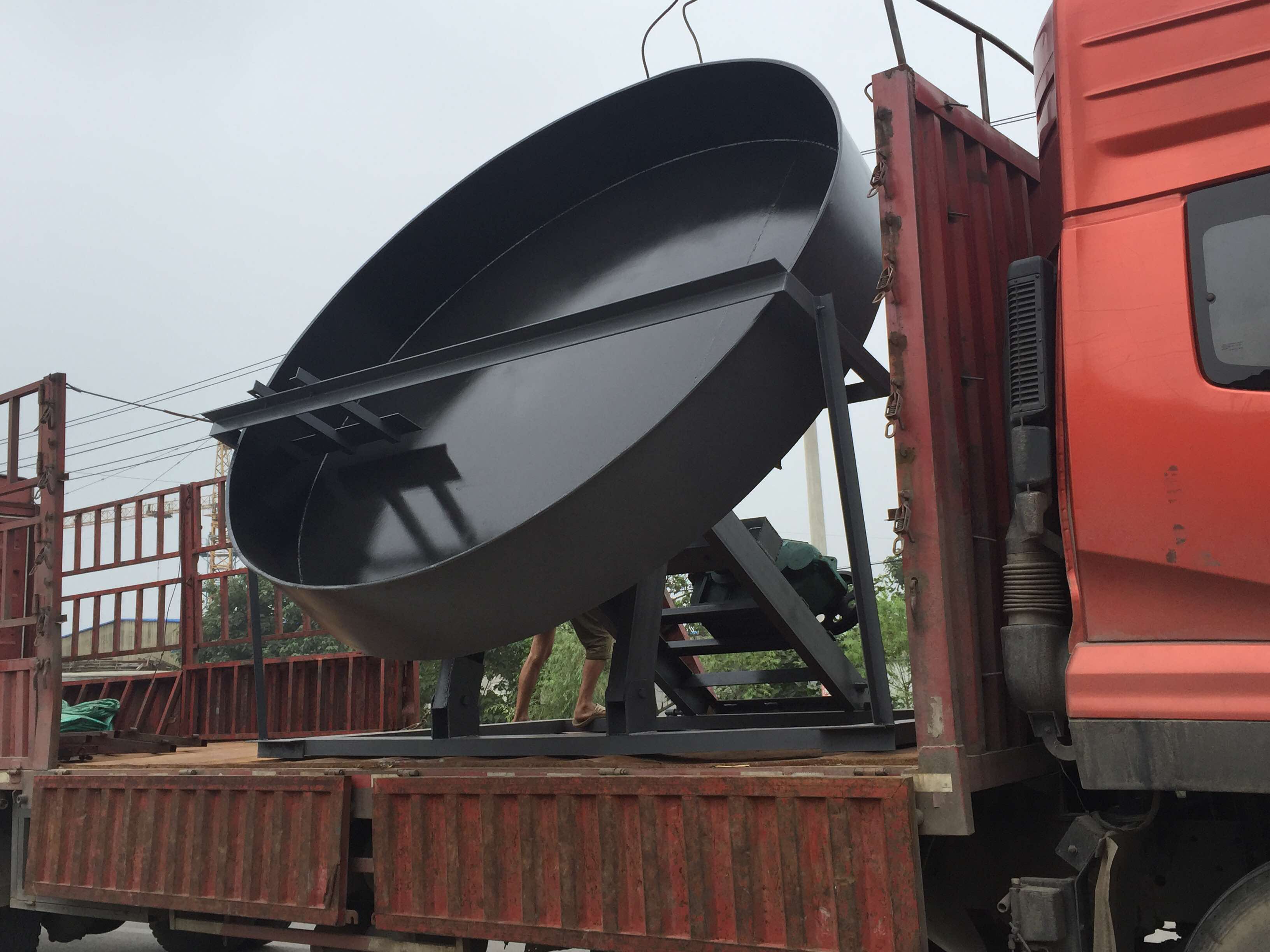 圓盤造粒機(jī)怎樣調(diào)整顆粒大??？