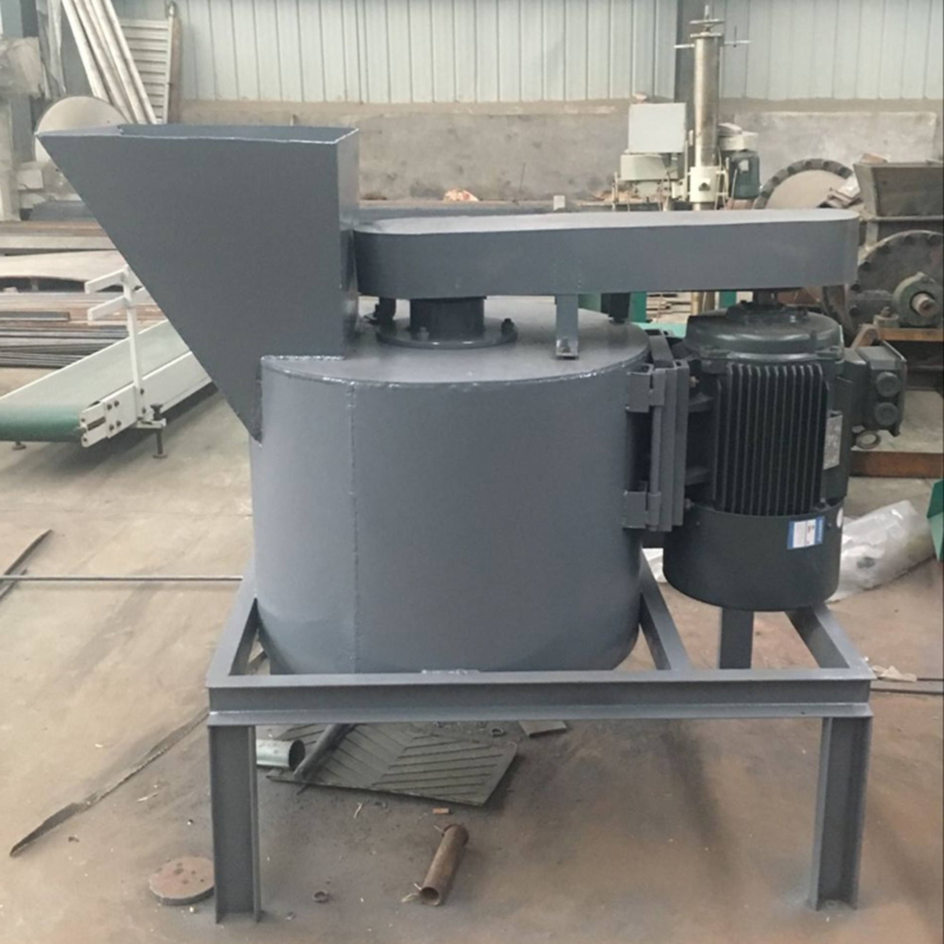 如何選購有機(jī)肥生產(chǎn)線粉碎機(jī)呢？ 