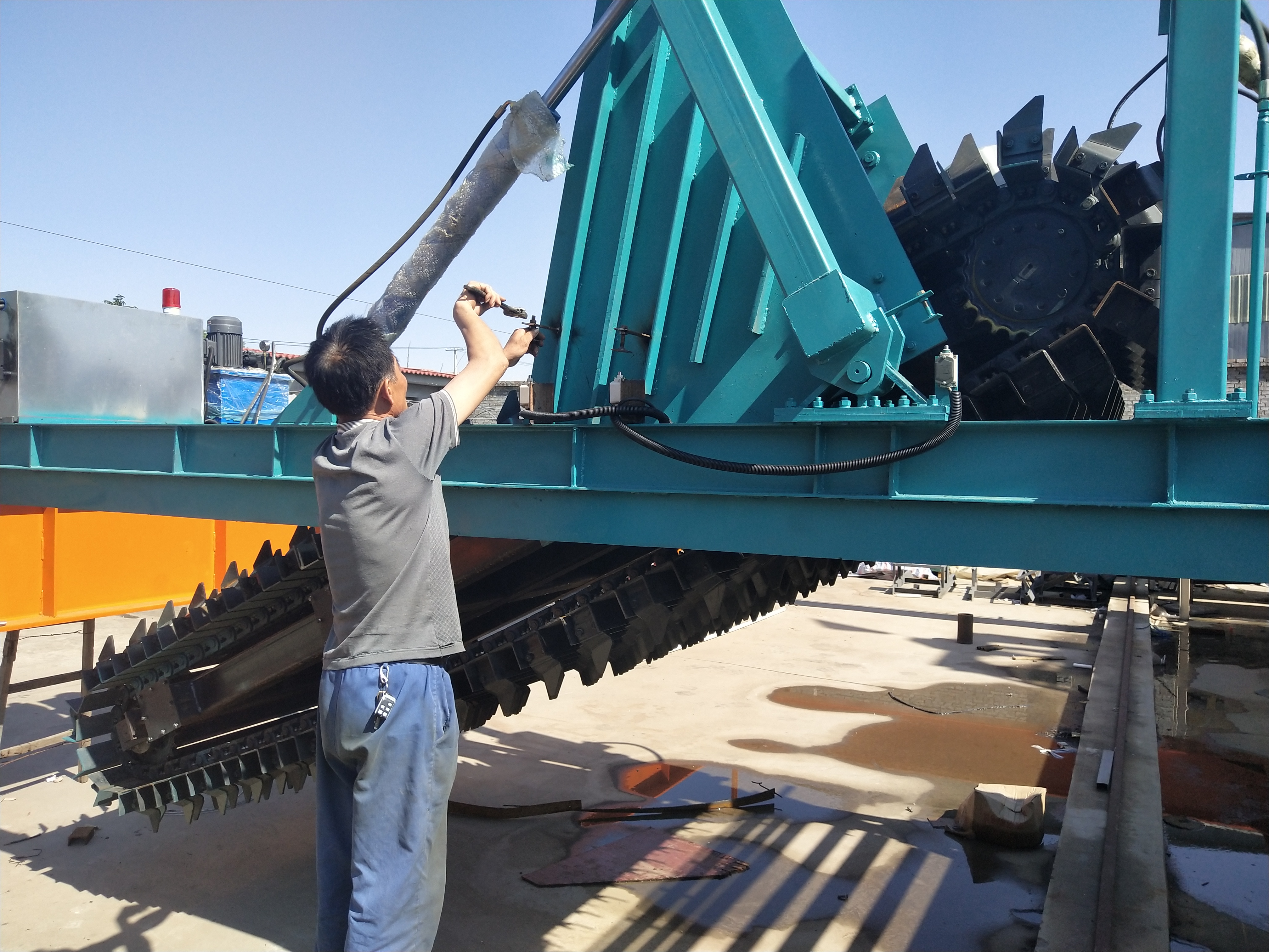 有機肥加工設(shè)備加工過程中產(chǎn)生粉塵